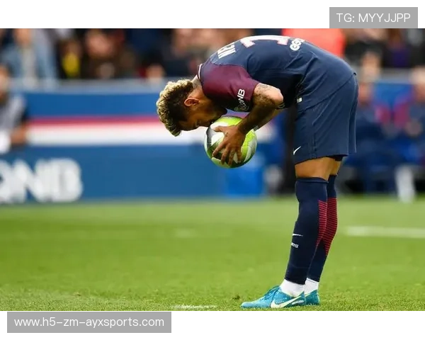 内马尔挑球过人动作连贯华丽