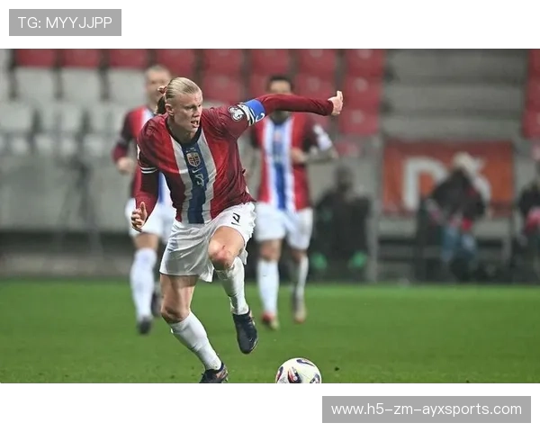 哈兰德横敲皮球制造错位,挪威前场机会频繁 哈兰德横敲皮球制造错位,挪威前场机会频繁