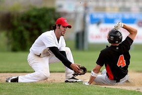 爱游戏官网app-青少年足球普及计划在全球广泛推行，未来希望无限，青少年足球政策
