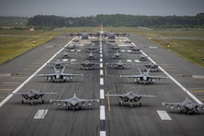 爱游戏下载-纽卡斯尔整体协作压制对方控球意图，纽卡斯尔球队