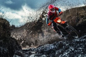 爱游戏ayx-赫罗纳后防稳定有效控制节奏波动，赫罗纳足球俱乐部