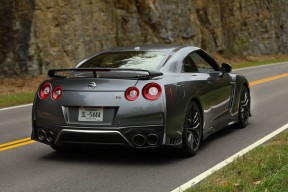 爱游戏体育官网-主教练提醒球员避免情绪波动强调稳定心态是关键因素，如何管理球员在比赛中的情绪