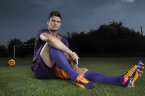 爱游戏体育娱乐-沃尔夫斯堡防守端默契提升保持不败，沃尔夫斯堡后卫